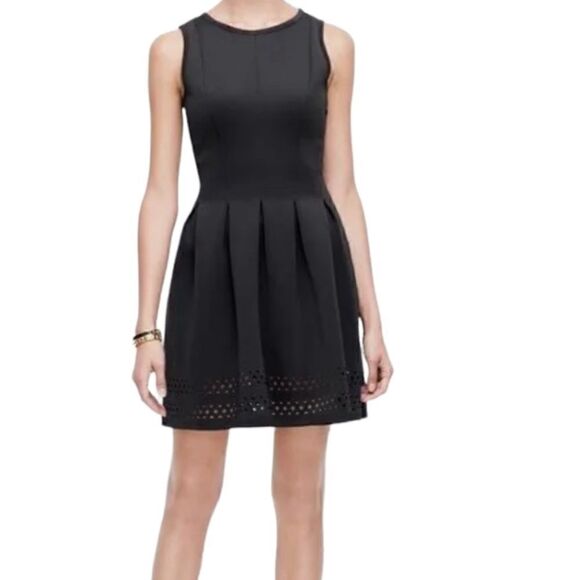 Ann Taylor Black Scuba Pleated Laser Cut Eyelet Mini Dress Size 0 - Picture 1 of 13